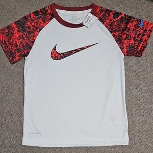 Boys Nike White and Red Graphic Tee Size 7